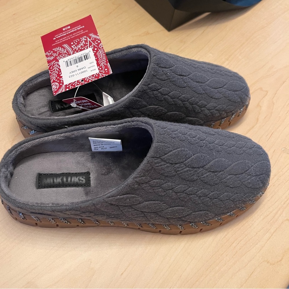 Slippers NWT